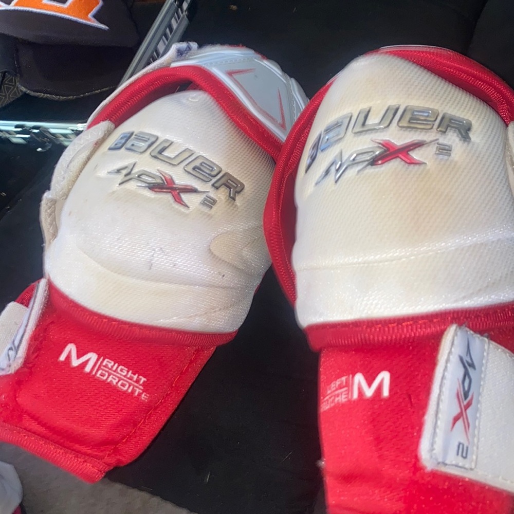 Hockey elbow pads